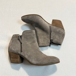 Frye Judith Ankle Zip Suede Booties Size 9